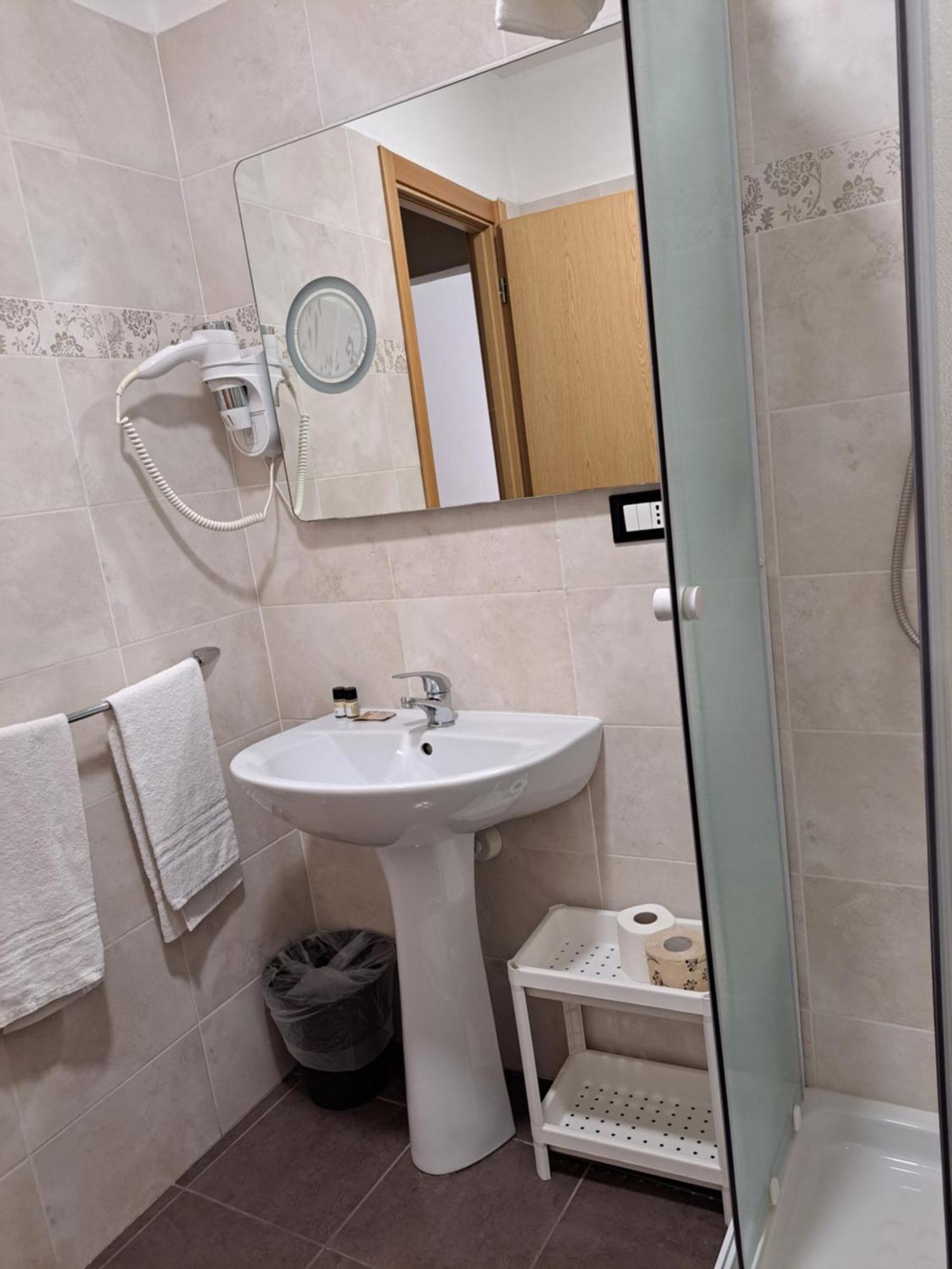 B&B Leonum Firenze Bagian luar foto